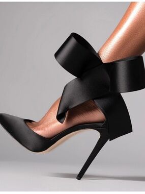 Aminah Abdul Jillil Pointed Tow Bow Pumps